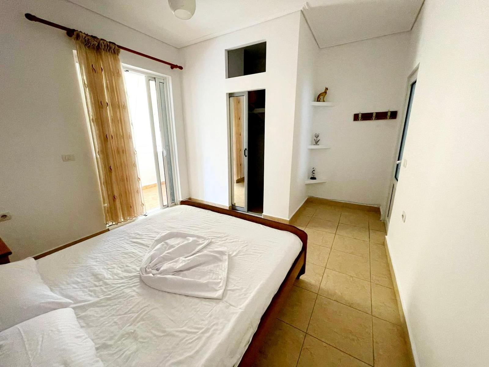 Kristo Apartament, Apartament