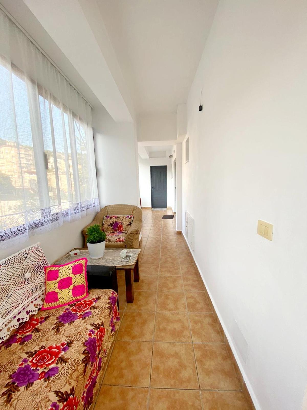 Kristo Apartament, Apartament